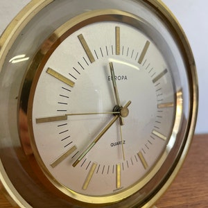 Vintage Europa Quartz Tischuhr Typ 3.202.24 in gold 70er Jahre Mid Century Bild 4