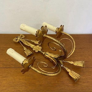 Hollywood Regency wall sconce / three-flame lamp made of metal in gold 60s Mid Century Vintage