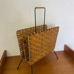 Mid Century magazine rack / newspaper rack made of black metal and wicker 60s 70s Vintage