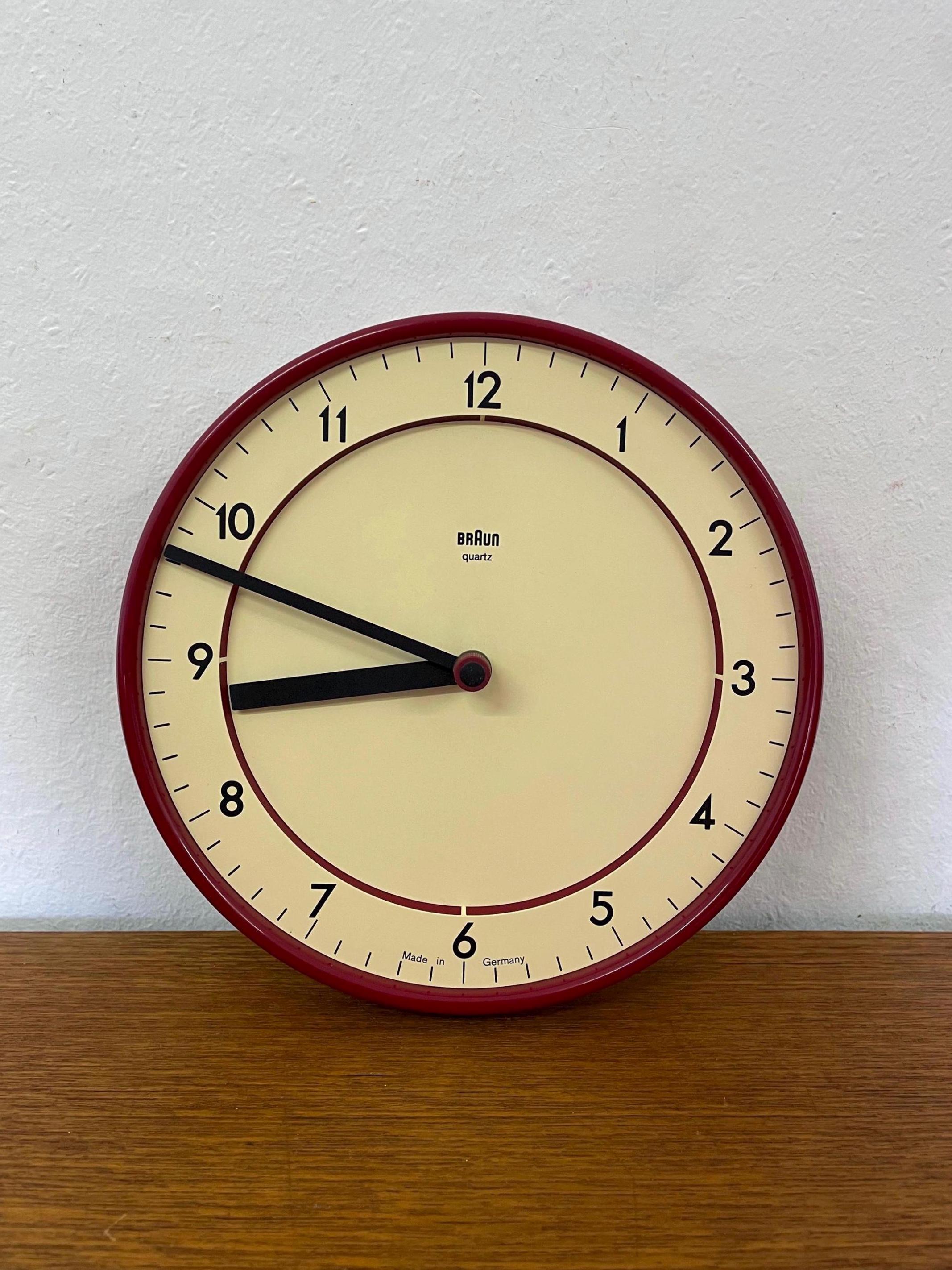 Braun Watch 4780 ABK 20 Made of Plastic in Cream White and Red 80s