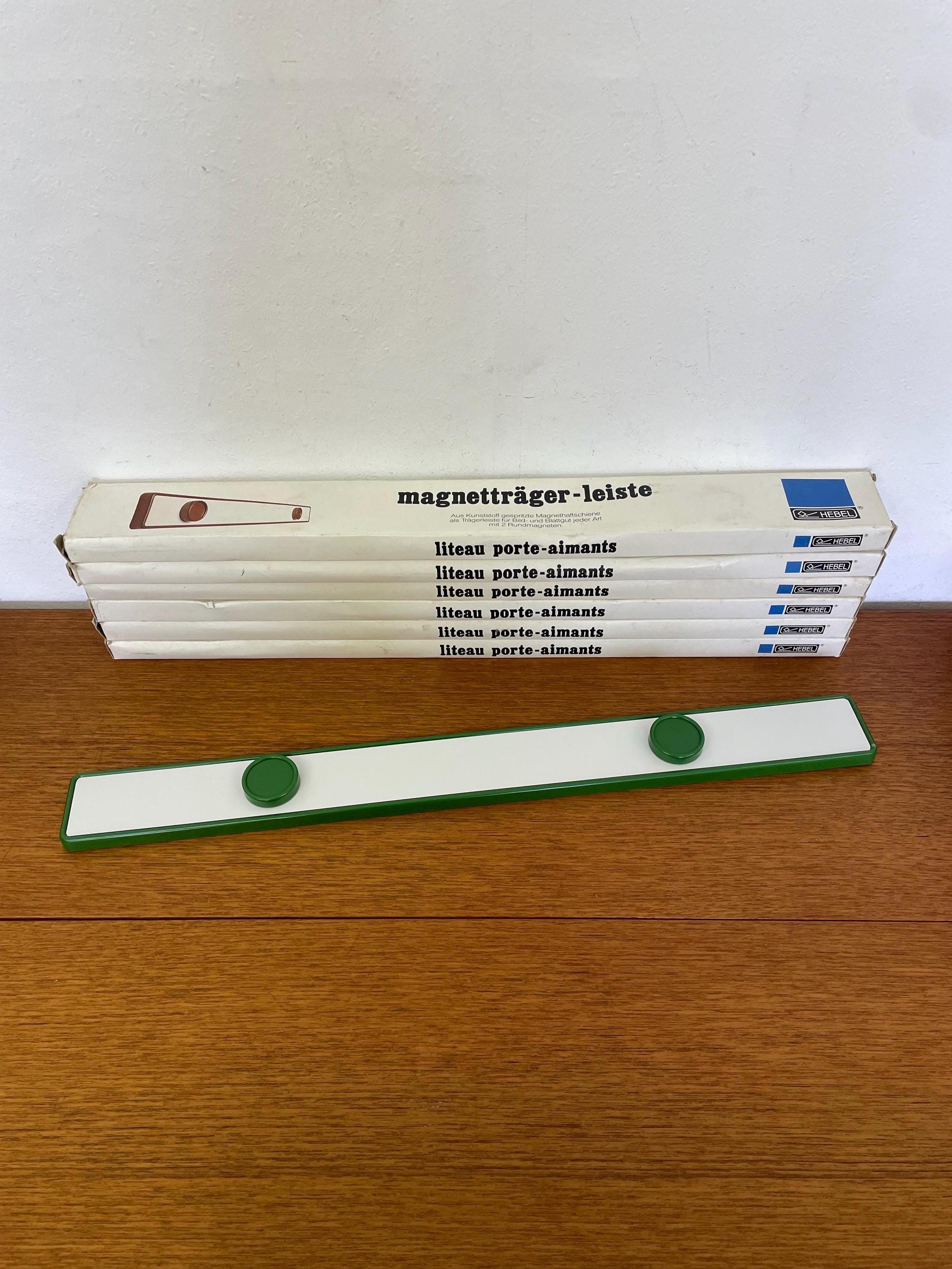 1/5 Magnetic carrier bar / magnetic pin board with two magnets in green with original packaging 70s 80s Mid Century Vintage