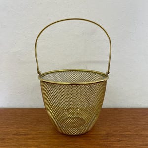 Mid Century ice cube container / basket / bowl with handle made of metal in gold and with glass insert 50s 60s Vintage