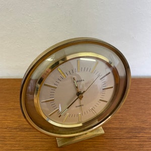 Vintage Europa Quartz Tischuhr Typ 3.202.24 in gold 70er Jahre Mid Century Bild 2