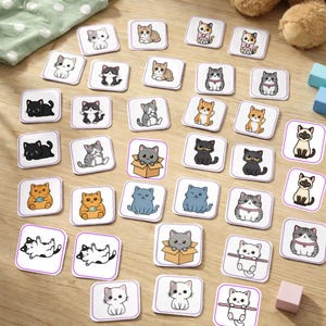 Puede incluir: Una colección de baldosas cuadradas con ilustraciones de gatos de dibujos animados. Los gatos están representados en diferentes poses y colores, incluyendo negro, gris, naranja y blanco. Las baldosas están dispuestas sobre una superficie de madera.