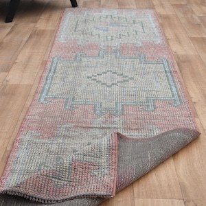 Pink Vintage Turkish Runner Rug: Handwoven Wool Herki Rug (2&#39;5x9&#39;7 ft)