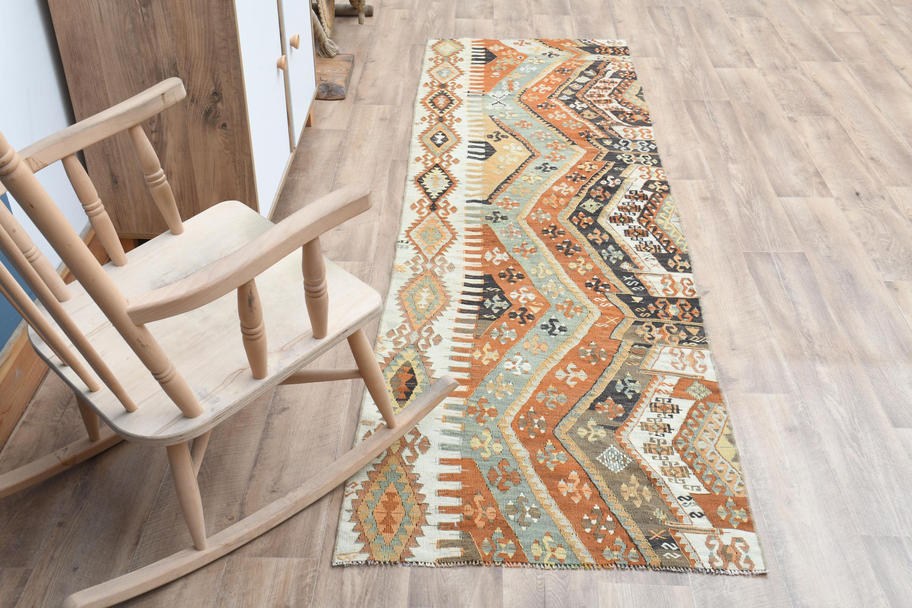 ヴィンテージキリムスタイルのランナーラグ：カラフルなトライバル柄