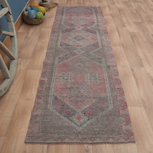 Vintage Turkish Runner Rug: Pink, Brown, Beige Wool (2&#39;8x9&#39;1 ft)