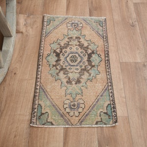 1&#39;4x2&#39;7 ft, SMALL OUSHAK RUG, Bathmat, Doormat, 1x3 Small Rug, Turkish Rug, Vintage Rug, Hand Woven Wool Rug, Antique Rug, Orange Green Rug