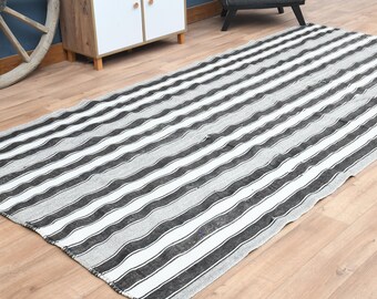 Vintage Turks kelimtapijt: zwart-wit gestreepte wollen loper (6 x 12 ft)