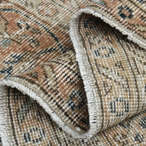 Handwoven Turkish Oushak Rug: Vintage Wool Beige Blue Area Rug (6&#39;9x10&#39;3 ft)