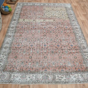 Large Vintage Turkish Oushak Rug: Pink & White Wool, 7x11 ft
