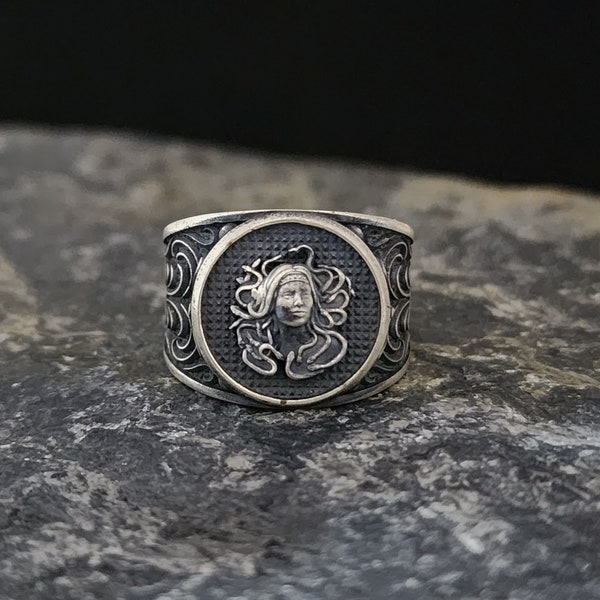 Medusa Ring:Embrace the Power of Greek Mythology,Medusa Ring,Greek mythology jewelry,Statement ring,925 Sterling Silver,Mythological beauty