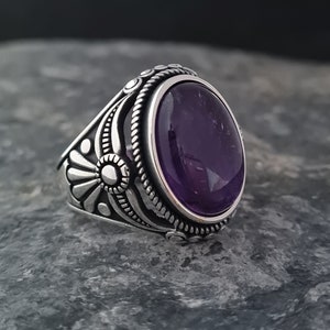 Amethyst Silver Signet Ring,Prestige Motif,Handmade Purple stone Ring,Gift for Him,Minimalist Silver Ring,Boyfriend Gift,Valentines Day Gift