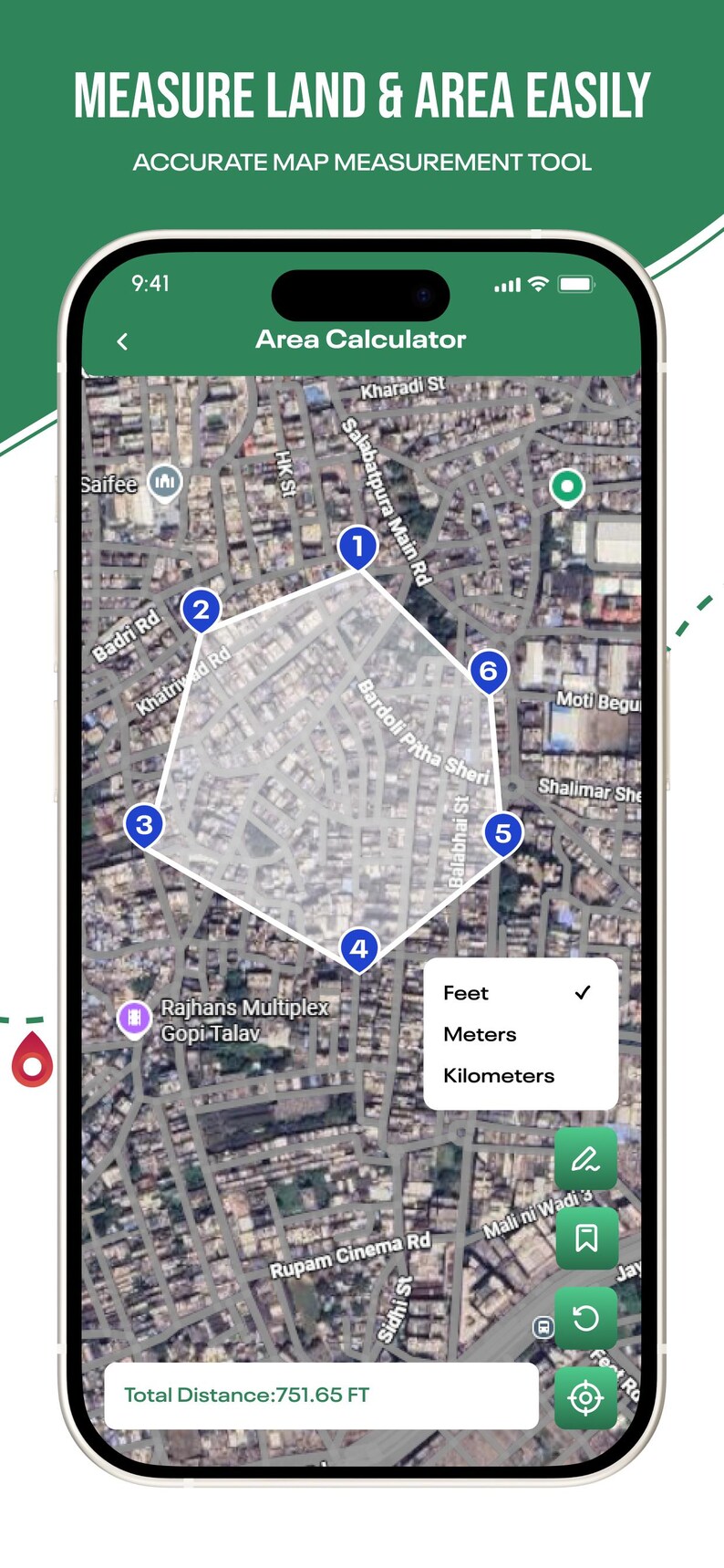 Puede incluir: Una pantalla de smartphone que muestra la interfaz de una aplicaci&oacute;n de c&aacute;lculo de &aacute;reas sobre un mapa satelital. El mapa muestra un pol&iacute;gono con seis puntos numerados. Un men&uacute; muestra opciones de unidades: Feet, Meters, Kilometers. Total Distance: 751.65 FT.