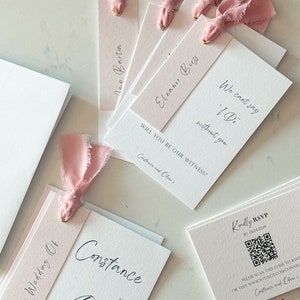 Invitaciones de boda minimalistas y elegantes (Reino Unido) / Invitación moderna personalizable con papel texturizado y cinta