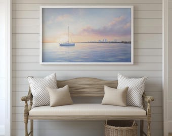 La douce lumière de l'aube se lève sur les eaux tranquilles de Miami, avec un voilier qui dérive tranquillement et la ville qui se dresse en arrière-plan