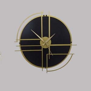 Wanduhr aus goldfarbenem Metall: Modernes, minimalistisches, Stilles Dekor