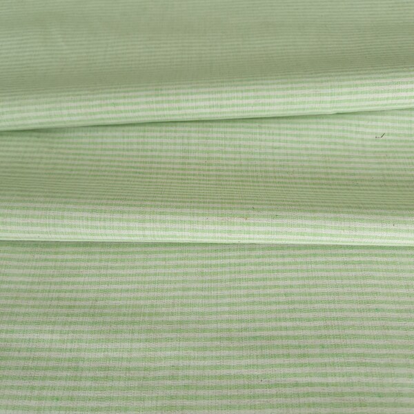 Baumwoll-Leinen-Mischgewebe mit hellgrünen Streifen. Natürliche Baumwolle Leinen Stoff für Kleider und Kleidung