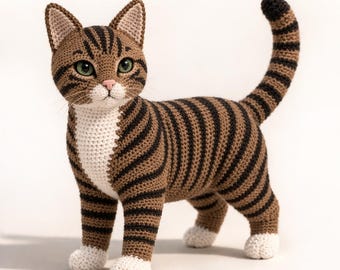Modèle au crochet réaliste de chat tigré, PDF amigurumi debout, téléchargement en anglais adapté aux débutants