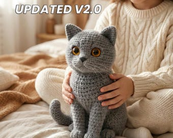 Schema per realizzare un gatto amigurumi all'uncinetto V2.0 / Gattino di peluche grigio con occhi ambrati