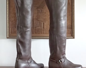 talla 43/44 (10 - 10 1/2 USA) botas muy altas estilo biker una pieza cuero color marrón