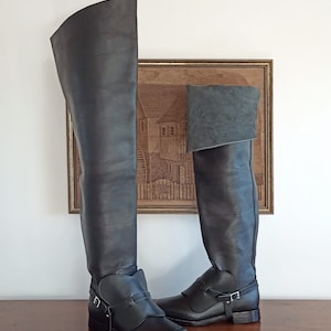 Handgefertigte, extra hohe Musketierstiefel aus Leder für Herren, schwarze Piratenstiefel aus Rindsleder im Kavaliersstil, kniehoch, LARP-Cosplay-Schuhwerk, Renaissance-Messe 2