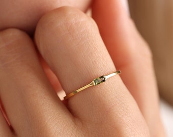 Baguette Birthstone Ring, Custom Birthstone Ring, personalisierter Ring, 14K Gold Ring, stapelbarer Ring, täglicher Ring, Brautjungfer Geschenk, Muttertagsgeschenk