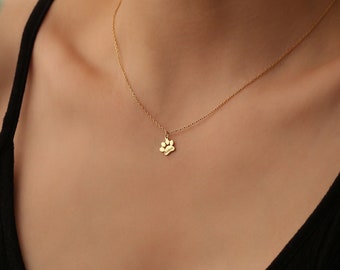 Personalized Paw Print Name Necklace, Minimalist pet memorial jewelry, dog necklace, dog mom gifts, Chrismas Gift for Her