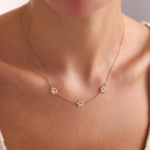 Paw Print Name Necklace, Personalized Tiny Dog Paw Necklace, Minimalist Paw Necklace, Animal Necklace, Pet Necklace, Personalized necklace