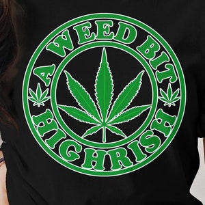 Cannabis-Themen-T-Shirt, Weed-Stückchen Highrish-Grafik-T-Shirt, lustiges Marihuana-Shirt, Unkrautliebhaber-Spitze, Cannabisblatt-Shirt, Geschenk für Stoner 420Tee