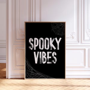 Stampa di Halloween con vibrazioni spettrali: tipografia di ragnatele inquietanti (download digitale)