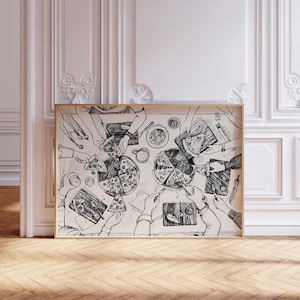 Pode incluir: Ilustração a preto e branco de uma festa de pizza. A obra de arte retrata uma mesa com várias pizzas, mãos a alcançar as fatias e vários utensílios de servir. A imagem é emoldurada numa moldura de madeira clara.