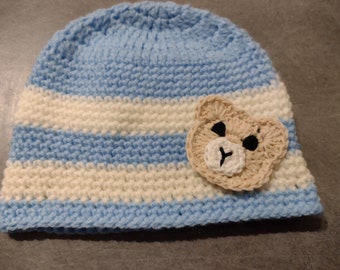 Handgefertigte babyblau/weiß gestreifte Mütze mit Teddybärmuster