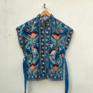 Giacca in velluto Suzani fatta a mano: gilet Kantha ricamato
