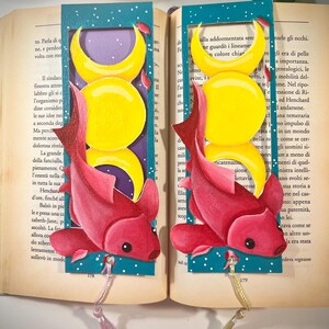 Segnalibro #3 dipinto a mano su ordinazione | Segnalibro “flip” con pesce e fasi lunari | idea regalo originale per lettori