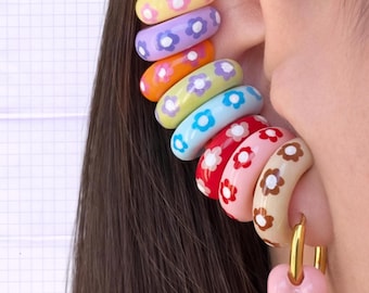 Candy Bloom Ear Cuff handmade – Ear cuff floreale colorato in argilla polimerica, resina lucida, cute pop jewelry, no piercing