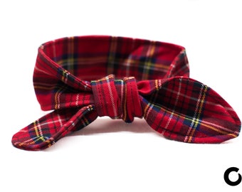 Rotes Tartan Hundehalstuch im Schleifenstil, elegante Fliege perfektes Geburtstagszubehör, schottische Tartan-Krawatte auf Haustierhalstuch