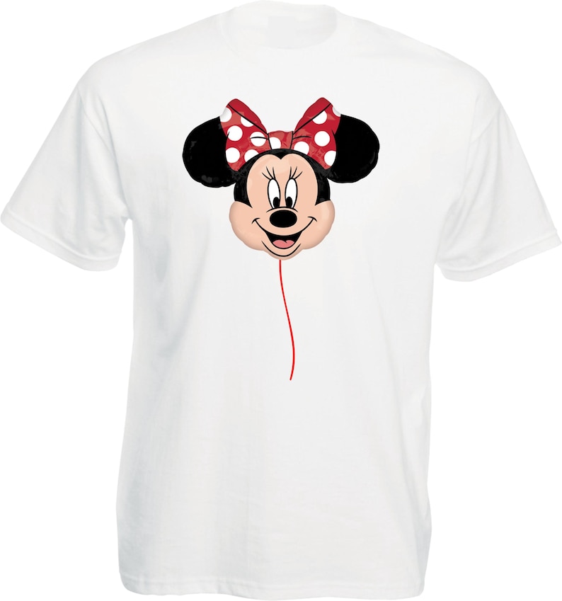 K&ouml;nnte beinhalten: Wei&szlig;es T-Shirt mit einem Minnie-Maus-Ballon-Design. Der Ballon hat eine rote Schleife mit wei&szlig;en Punkten, schwarze Ohren und ein l&auml;chelndes Gesicht. Ein roter Faden erstreckt sich vom Ballon.