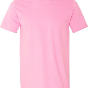 K&ouml;nnte beinhalten: Einfarbiges hellrosa T-Shirt mit kurzen &Auml;rmeln und Rundhalsausschnitt. Das Shirt besteht aus einem weichen Material und eignet sich f&uuml;r den t&auml;glichen Gebrauch. Ein vielseitiges Basic.