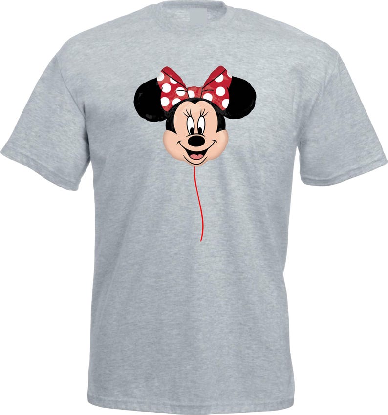 K&ouml;nnte beinhalten: Hellgraues T-Shirt mit einem Minnie-Maus-Ballon-Design. Der Ballon hat eine rote Schleife mit wei&szlig;en Punkten, schwarze Ohren und eine rote Schnur. Das T-Shirt ist ein kurz&auml;rmeliges Rundhals-Shirt.