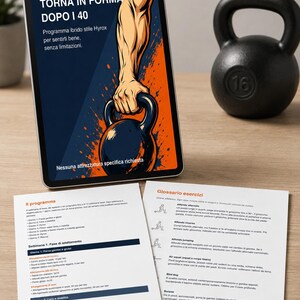 May include: A digital tablet displaying a fitness programme titled 'PROGRAMMA FITNESS TORNA IN FORMA DOPO I 40' with an illustration of a hand holding a kettlebell. Two printed pages with exercise routines and a glossary accompany the tablet.