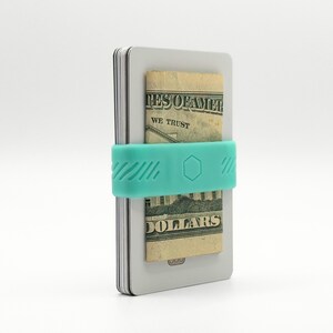 BAND[it] Banda delgada minimalista para billetera (verde azulado): banda elástica con clip para dinero en efectivo y tarjetas de crédito; porta billetes de silicona