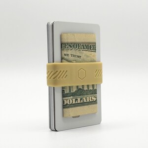 BAND[it] Banda delgada minimalista para billetera (color arena): banda elástica con clip para dinero en efectivo y tarjetas de crédito; porta billetes de silicona