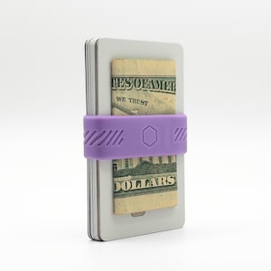 BAND[it] Banda delgada minimalista para billetera (morado lavanda): banda elástica con clip para dinero en efectivo y tarjetas de crédito; porta billetes de silicona
