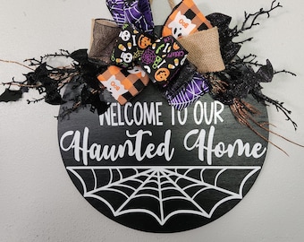 Zawieszka na drzwi na Halloween: 15-calowy znak w kształcie koła z napisem „Nawiedzony dom”