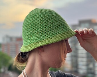 Cappello da pescatore fatto a mano all'uncinetto verde - Cappello estivo leggero in cotone e lurex - Cappello da sole verde brillante - Cappello all'uncinetto alla moda - Cappello da pescatore da donna
