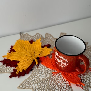 Herbst Untersetzer Becherhalter häkeln Ahornblatt Handgefertigte Herbst Dekoration für Haus Tisch Glas Halter Crochet Untersetzer Blatt kanadisches Ahornblatt
