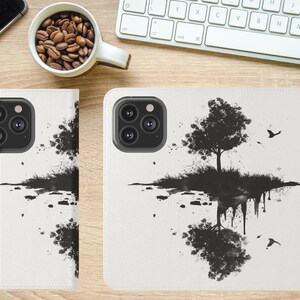 Flip Cases, Black Tree Reflection Handyhülle, umweltfreundliches Zubehör für Naturliebhaber. Stylische Folio Hülle.