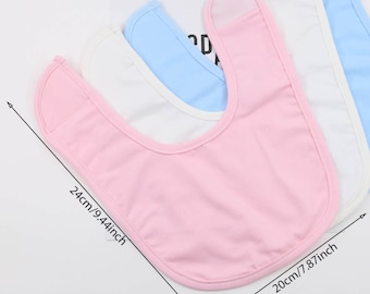 Puede incluir: Tres baberos para bebé en rosa, blanco y azul claro. Los baberos están hechos de algodón suave y tienen un cierre de velcro. El babero rosa mide 24 cm/9,44 pulgadas por 20 cm/7,87 pulgadas.