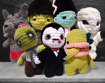 Caja Misteriosa - Peluche Amigurumi de Ganchillo con Temática de Monstruo - Cozy Cryptid Co